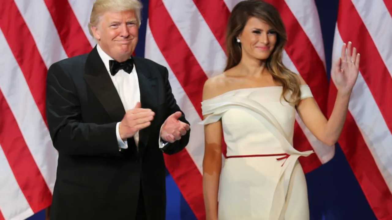 Melania Trump sorprendió al revelar que mantiene correspondencia con el rey Carlos.